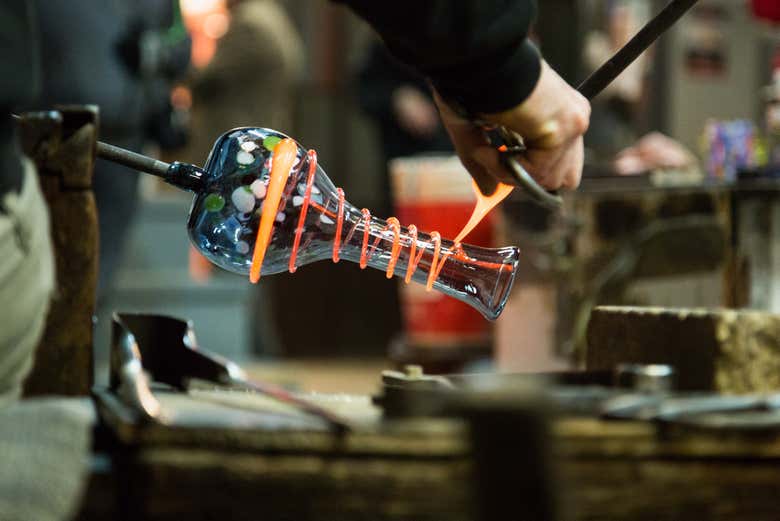 Learn how the glass is made