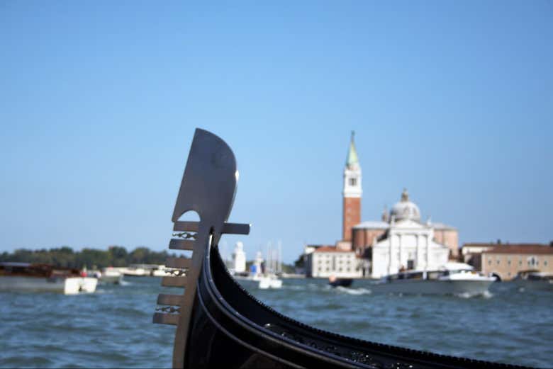 Admire the details of these famous boat