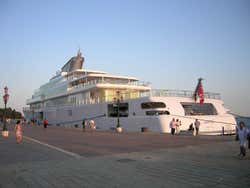 Rising Sun, yacht