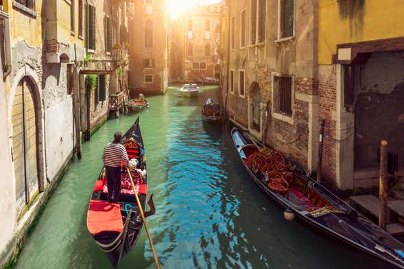 Gondola Ride With Serenata In Venice